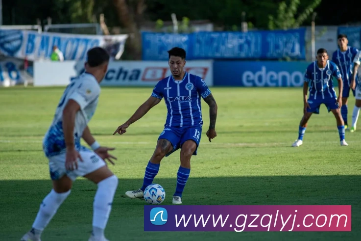 足球家专访：揭秘职业球员训练日常与生涯规划